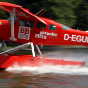 Wasserflugzeug-abheben